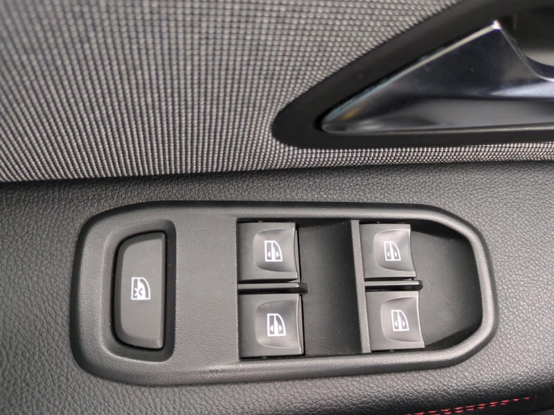 Photo 18 de l'offre de DACIA DUSTER 1.3 TCE 130CH FAP TECHROAD 4X2 à 12990€ chez Automobiles 25