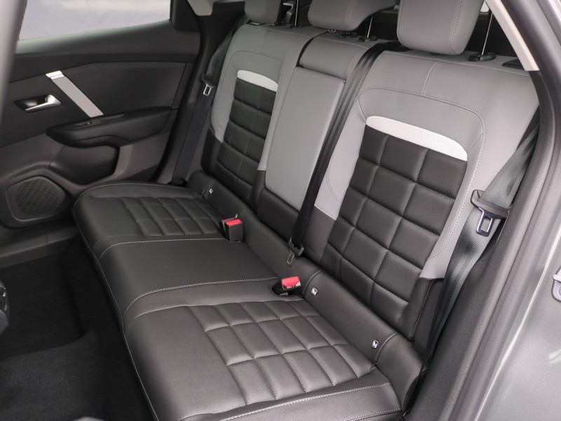 Photo 6 de l'offre de CITROEN C4 1.2 HYBRIDE 145CH S&S MAX AUTOMATIQUE -33 % à 24499€ chez Automobiles 25