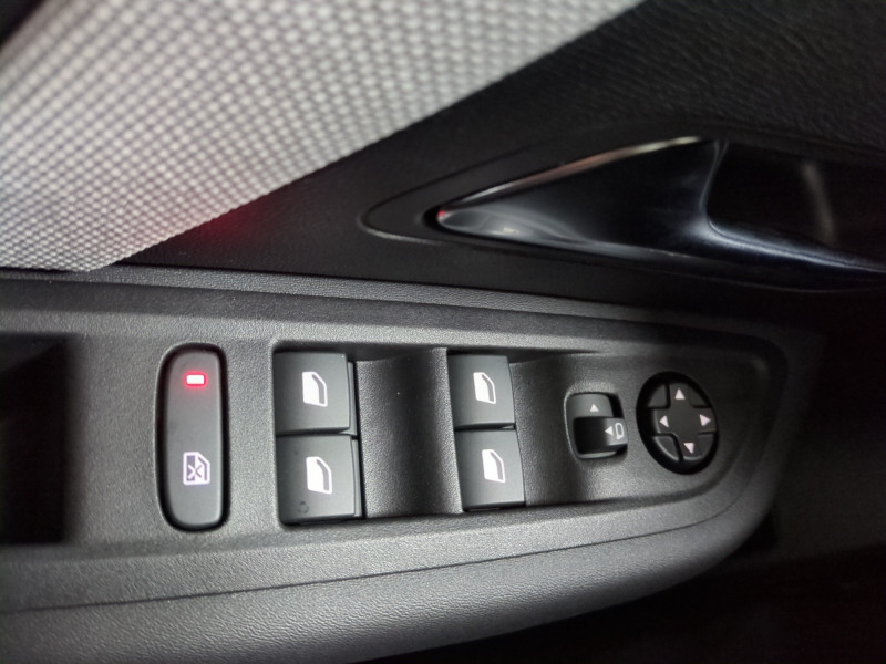 Photo 17 de l'offre de CITROEN C4 1.2 HYBRIDE 145CH S&S MAX AUTOMATIQUE -33 % à 24499€ chez Automobiles 25