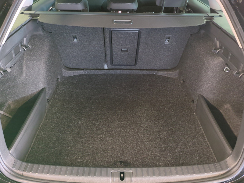 Photo 18 de l'offre de SKODA OCTAVIA COMBI 2.0 TDI SCR 150CH SELECTION DSG7 -27% à 31999€ chez Automobiles 25