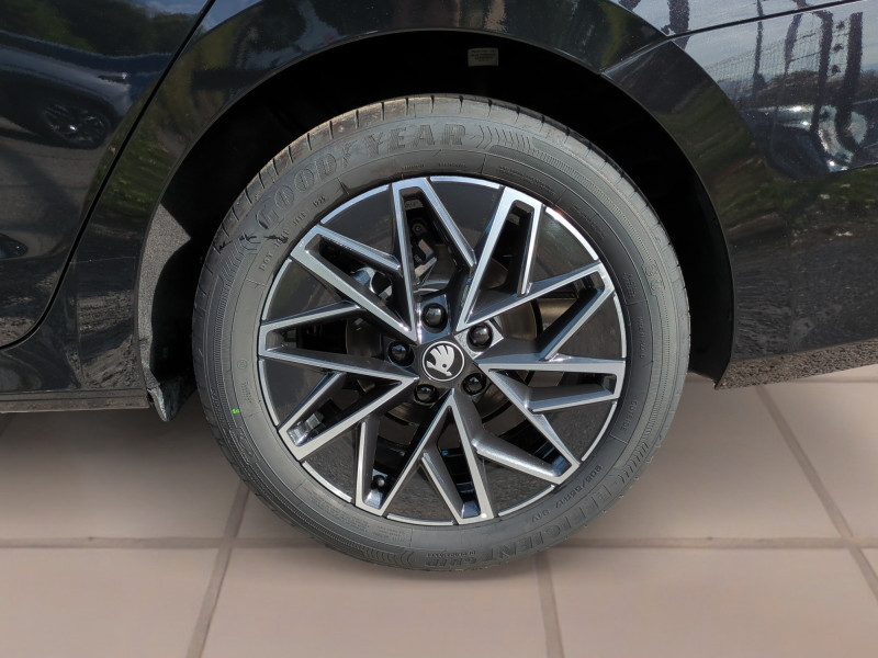 Photo 19 de l'offre de SKODA OCTAVIA COMBI 2.0 TDI SCR 150CH SELECTION DSG7 -27% à 31999€ chez Automobiles 25