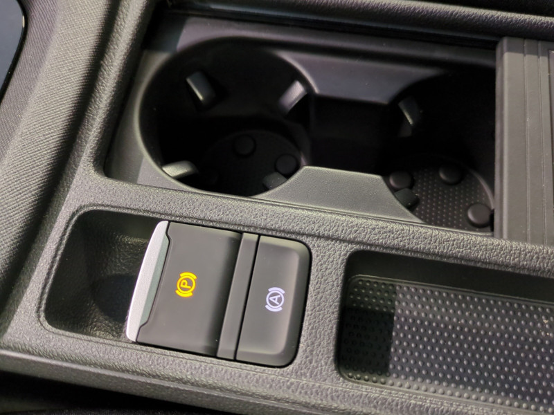 Photo 15 de l'offre de SKODA OCTAVIA COMBI 2.0 TDI SCR 150CH SELECTION DSG7 -27% à 31999€ chez Automobiles 25