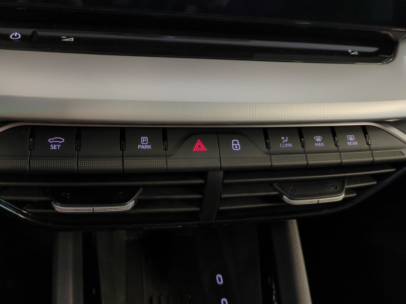 Photo 14 de l'offre de SKODA OCTAVIA COMBI 2.0 TDI SCR 150CH SELECTION DSG7 -27% à 31999€ chez Automobiles 25