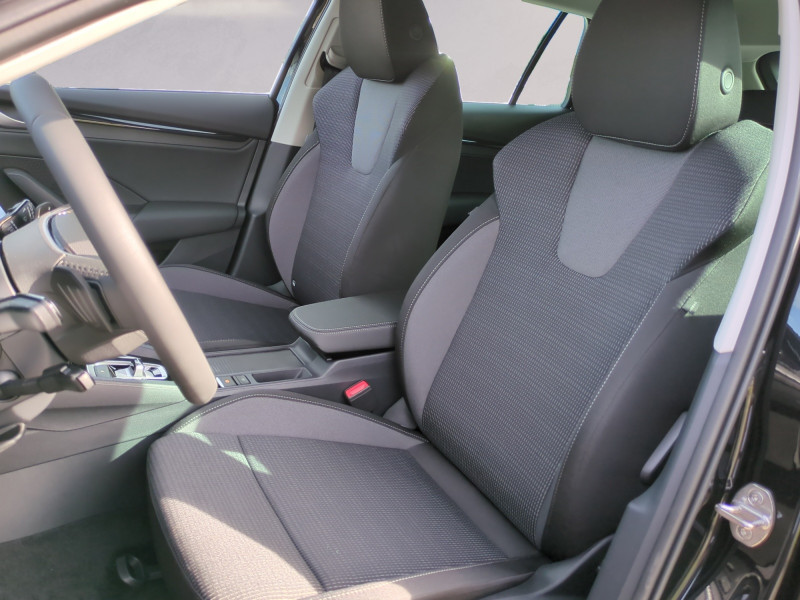 Photo 5 de l'offre de SKODA OCTAVIA COMBI 2.0 TDI SCR 150CH SELECTION DSG7 -27% à 31999€ chez Automobiles 25