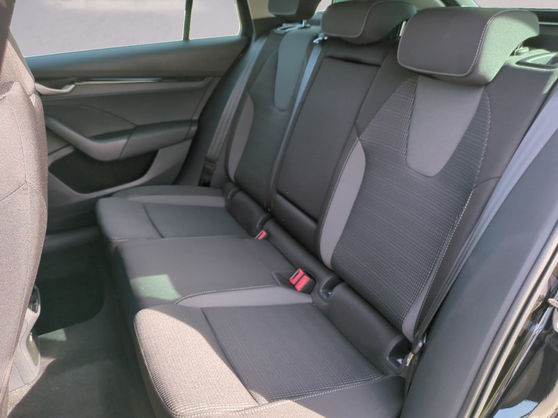 Photo 6 de l'offre de SKODA OCTAVIA COMBI 2.0 TDI SCR 150CH SELECTION DSG7 -27% à 31999€ chez Automobiles 25