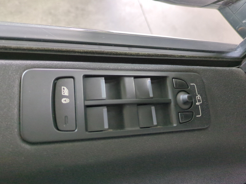 Photo 18 de l'offre de LAND-ROVER DISCOVERY SPORT 2.0 ED4 150CH E-CAPABILITY EXECUTIVE 2WD MARK IV à 17900€ chez Automobiles 25