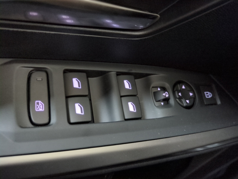 Photo 18 de l'offre de PEUGEOT 3008 1.2 HYBRID 145CH ALLURE E-DCS6 -29% à 29998€ chez Automobiles 25