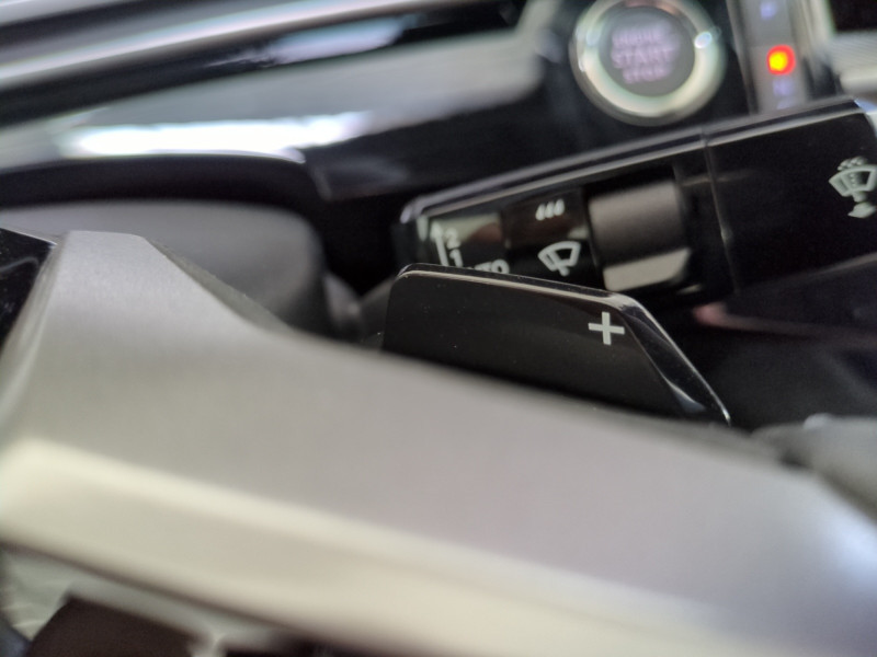 Photo 16 de l'offre de PEUGEOT 3008 1.2 HYBRID 145CH ALLURE E-DCS6 -29% à 29998€ chez Automobiles 25