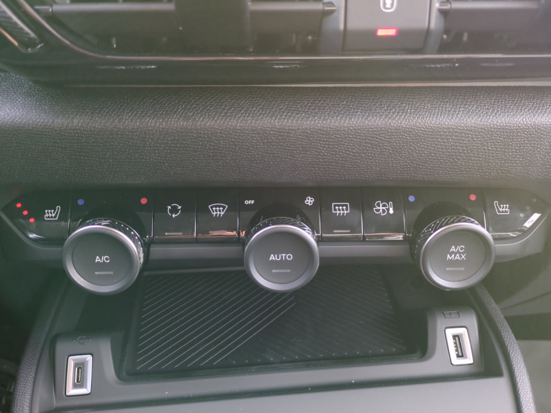 Photo 15 de l'offre de CITROEN C4 1.2 HYBRIDE 145CH S&S MAX AUTOMATIQUE -31% à 24499€ chez Automobiles 25