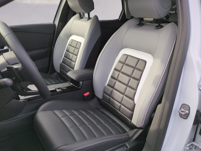 Photo 5 de l'offre de CITROEN C4 1.2 HYBRIDE 145CH S&S MAX AUTOMATIQUE -31% à 24499€ chez Automobiles 25