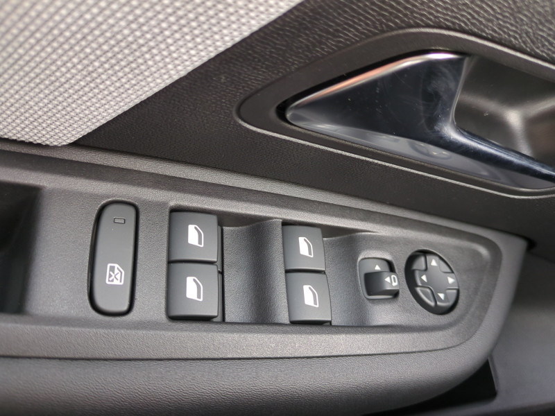 Photo 18 de l'offre de CITROEN C4 1.2 HYBRIDE 145CH S&S MAX AUTOMATIQUE -31% à 24499€ chez Automobiles 25