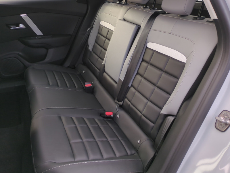 Photo 6 de l'offre de CITROEN C4 1.2 HYBRIDE 145CH S&S MAX AUTOMATIQUE -31% à 24499€ chez Automobiles 25