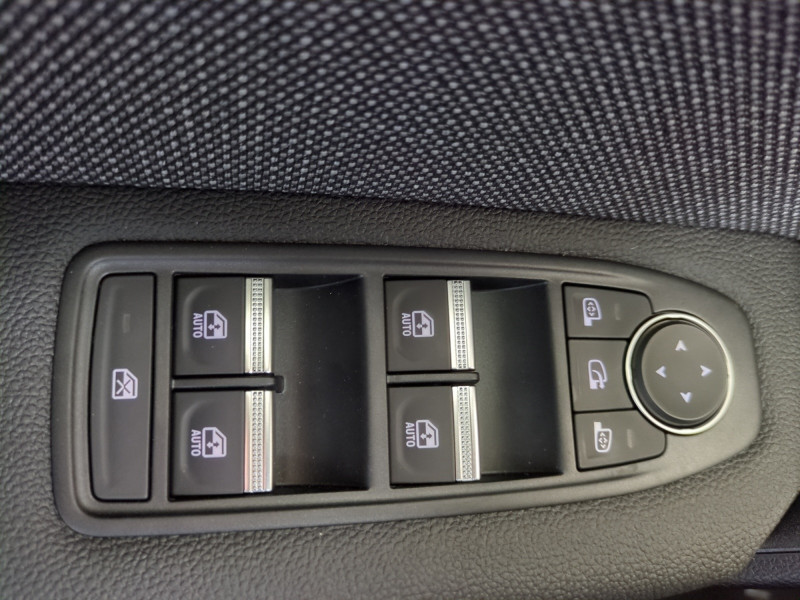 Photo 18 de l'offre de RENAULT CAPTUR II 1.0 TCE 90CH TECHNO -24% à 22999€ chez Automobiles 25