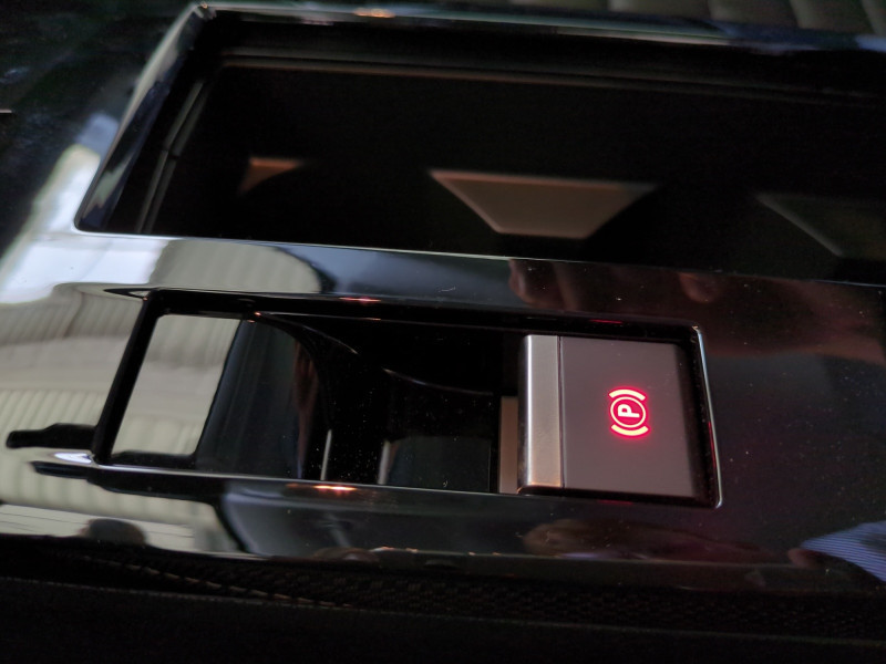 Photo 16 de l'offre de CITROEN C4 1.2 HYBRIDE 145CH S&S PLUS AUTOMATIQUE -32% à 21799€ chez Automobiles 25