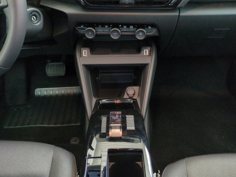 Photo 8 de l'offre de CITROEN C4 1.2 HYBRIDE 145CH S&S PLUS AUTOMATIQUE -32% à 21799€ chez Automobiles 25