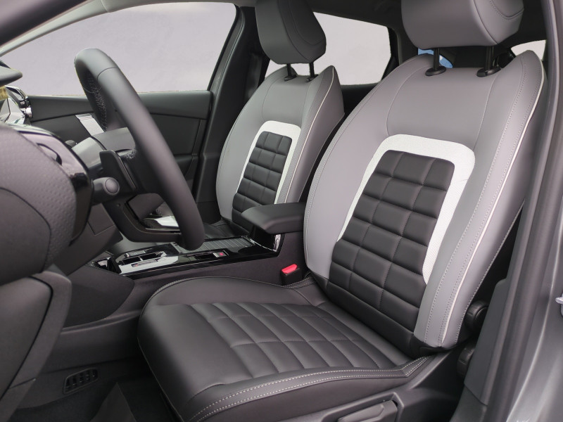 Photo 5 de l'offre de CITROEN C4 1.2 HYBRIDE 145CH S&S MAX AUTOMATIQUE -31% à 24499€ chez Automobiles 25