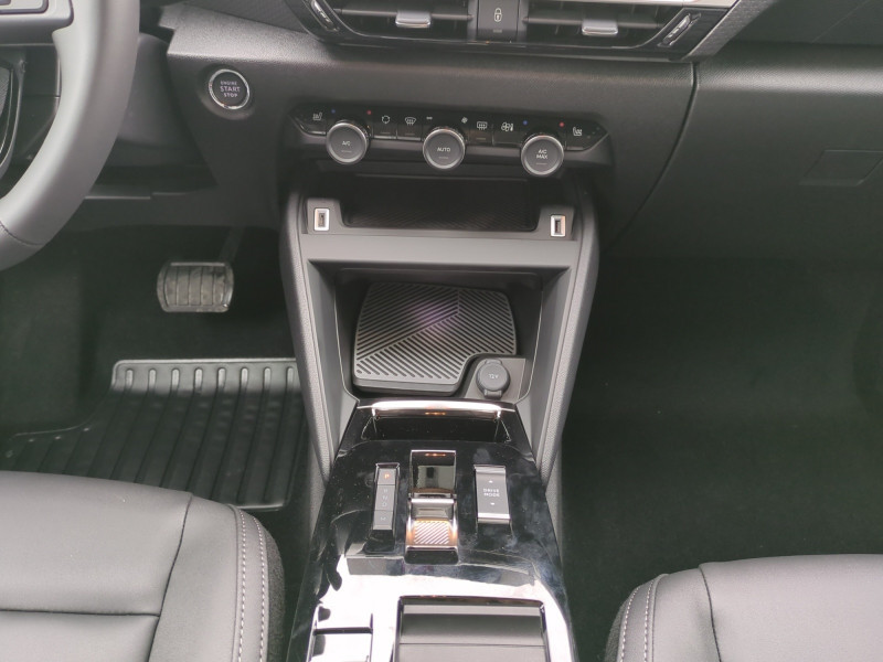 Photo 8 de l'offre de CITROEN C4 1.2 HYBRIDE 145CH S&S MAX AUTOMATIQUE -31% à 24499€ chez Automobiles 25