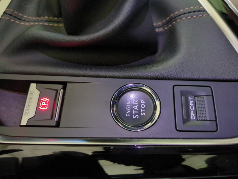 Photo 16 de l'offre de PEUGEOT 3008 1.5 BLUEHDI 130CH E6.C GT LINE S&S 7CV à 17490€ chez Automobiles 25