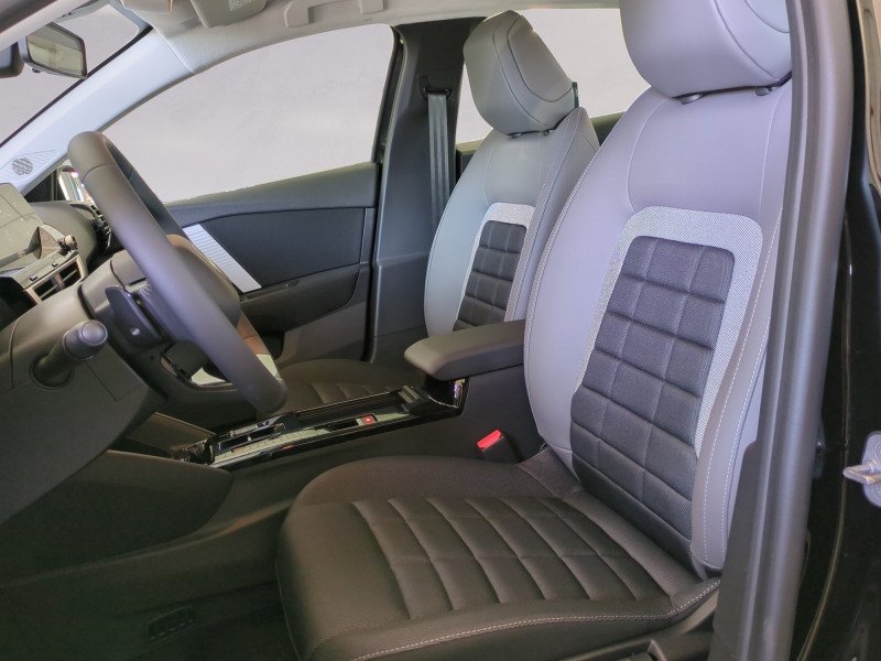 Photo 5 de l'offre de CITROEN C4 1.2 HYBRIDE 145CH S&S PLUS AUTOMATIQUE -32% à 21799€ chez Automobiles 25