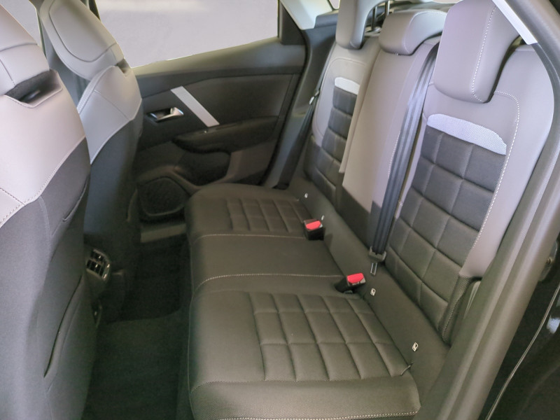 Photo 6 de l'offre de CITROEN C4 1.2 HYBRIDE 145CH S&S PLUS AUTOMATIQUE -32% à 21799€ chez Automobiles 25