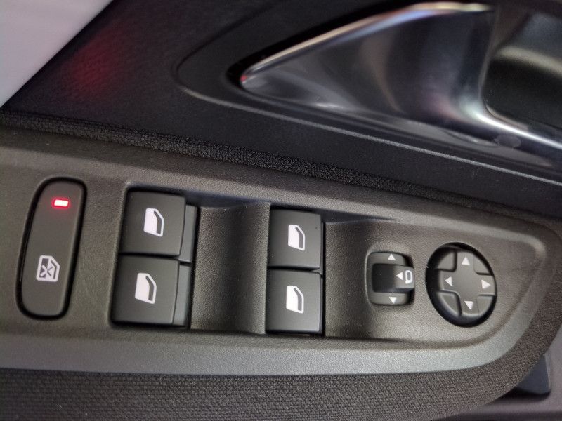 Photo 18 de l'offre de CITROEN C4 1.2 HYBRIDE 145CH S&S PLUS AUTOMATIQUE -32% à 21799€ chez Automobiles 25