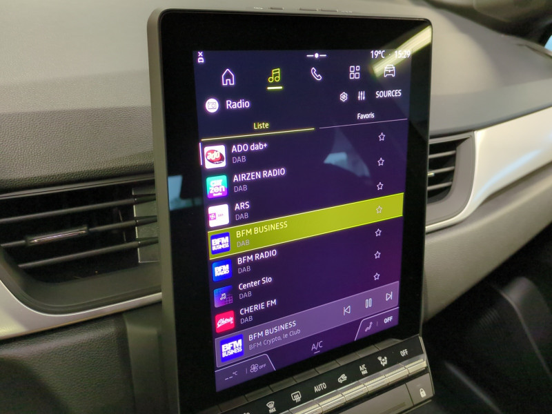 Photo 14 de l'offre de RENAULT CAPTUR II 1.0 TCE 90CH EVOLUTION - 26% à 20498€ chez Automobiles 25