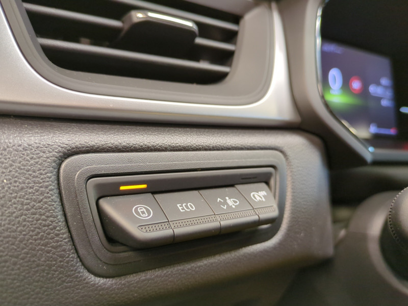 Photo 17 de l'offre de RENAULT CAPTUR II 1.0 TCE 90CH EVOLUTION - 26% à 20498€ chez Automobiles 25