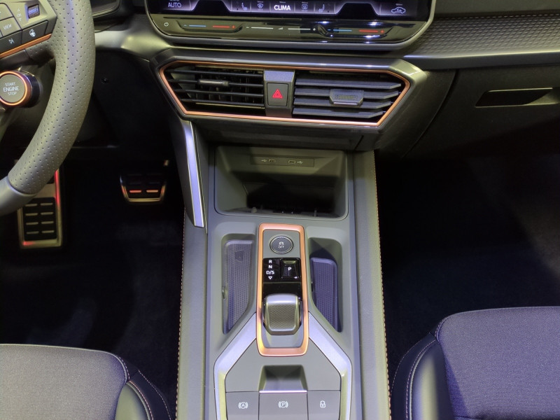 Photo 8 de l'offre de CUPRA FORMENTOR 1.5 ETSI HYBRID 150CH V DSG7 -27% à 33999€ chez Automobiles 25