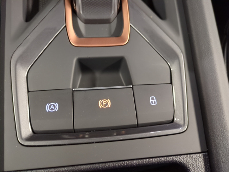 Photo 15 de l'offre de CUPRA FORMENTOR 1.5 ETSI HYBRID 150CH V DSG7 -27% à 33999€ chez Automobiles 25