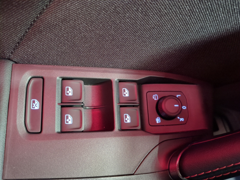 Photo 16 de l'offre de CUPRA FORMENTOR 1.5 ETSI HYBRID 150CH V DSG7 -27% à 33999€ chez Automobiles 25