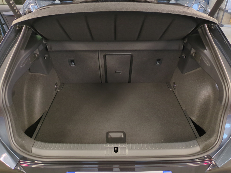 Photo 18 de l'offre de CUPRA FORMENTOR 1.5 ETSI HYBRID 150CH V DSG7 -27% à 33999€ chez Automobiles 25