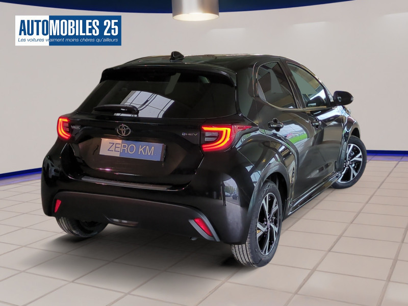 Photo 2 de l'offre de TOYOTA YARIS 116H DESIGN 5P MY25 -15% à 23499€ chez Automobiles 25