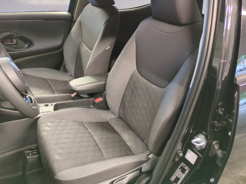 Photo 5 de l'offre de TOYOTA YARIS 116H DESIGN 5P MY25 -15% à 23499€ chez Automobiles 25