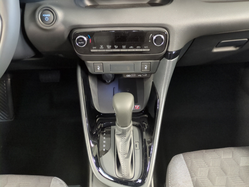 Photo 13 de l'offre de TOYOTA YARIS 116H DESIGN 5P MY25 -15% à 23499€ chez Automobiles 25