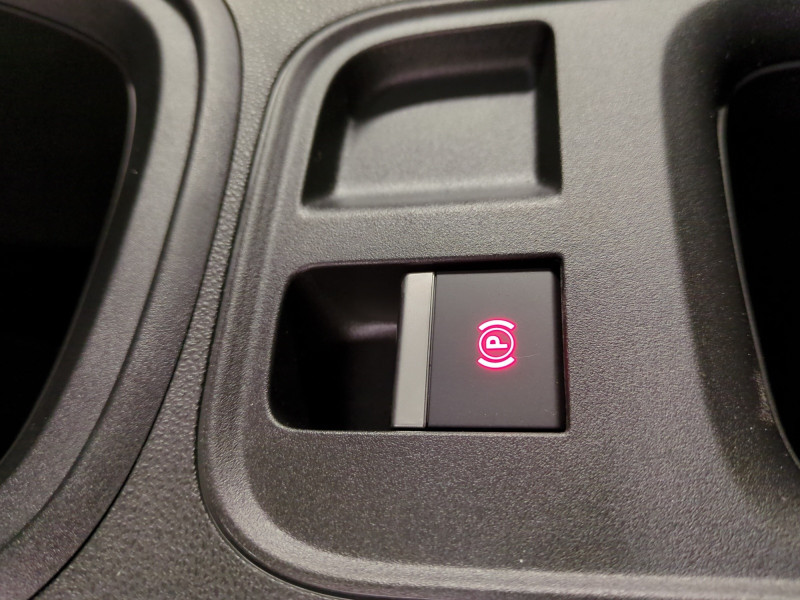 Photo 16 de l'offre de FIAT 600 1.2 HYBRID TURBO 145CH POP DCT6 -21% à 23998€ chez Automobiles 25