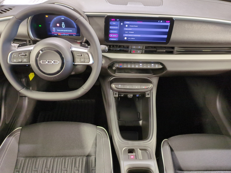 Photo 3 de l'offre de FIAT 600 1.2 HYBRID TURBO 145CH POP DCT6 -21% à 23998€ chez Automobiles 25