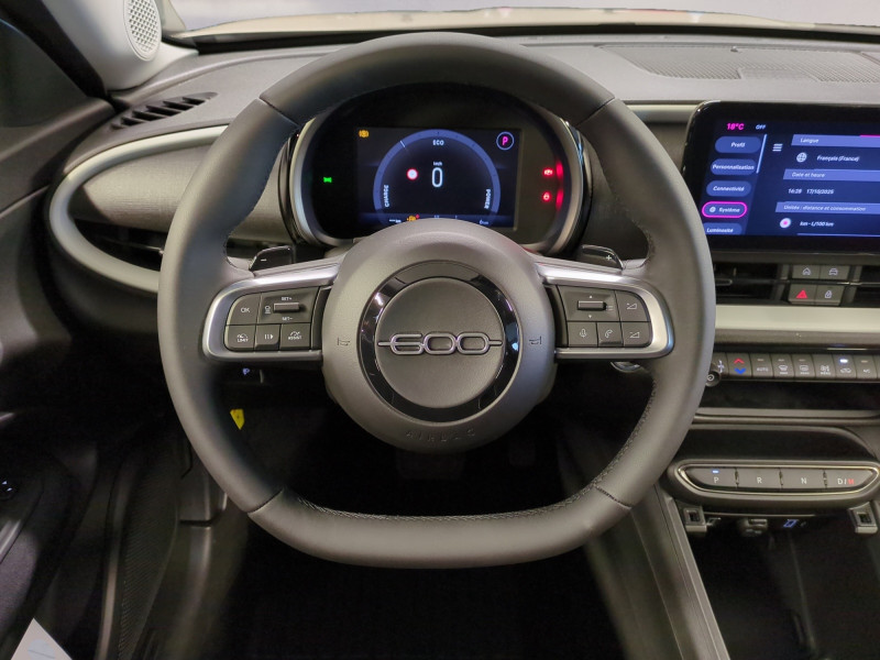 Photo 4 de l'offre de FIAT 600 1.2 HYBRID TURBO 145CH POP DCT6 -21% à 23998€ chez Automobiles 25