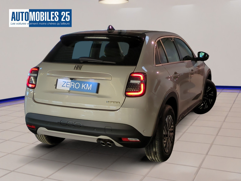 Photo 2 de l'offre de FIAT 600 1.2 HYBRID TURBO 145CH POP DCT6 -21% à 23998€ chez Automobiles 25