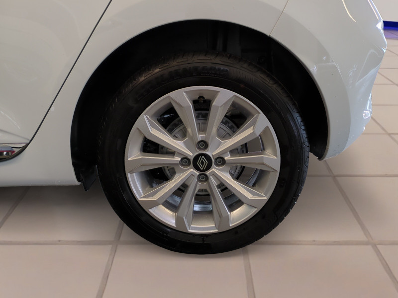 Photo 20 de l'offre de RENAULT CLIO V 1.5 BLUE DCI 100CH EVOLUTION - 20% à 19998€ chez Automobiles 25