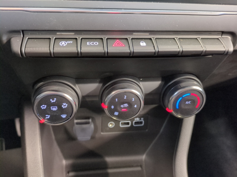 Photo 15 de l'offre de RENAULT CLIO V 1.5 BLUE DCI 100CH EVOLUTION - 20% à 19998€ chez Automobiles 25