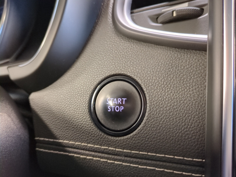 Photo 16 de l'offre de RENAULT GRAND SCENIC IV 1.7 BLUE DCI 120CH INTENS à 14990€ chez Automobiles 25