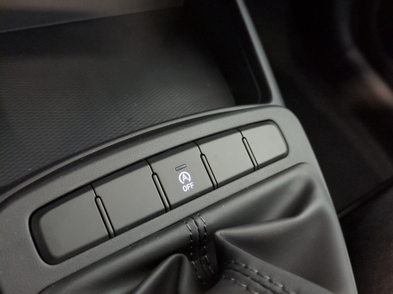 Photo 18 de l'offre de HYUNDAI I10 1.0 63CH ECO INTUITIVE BVR -22% à 15998€ chez Automobiles 25