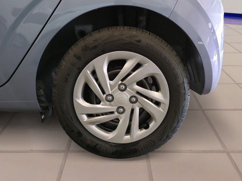 Photo 20 de l'offre de HYUNDAI I10 1.0 63CH ECO INTUITIVE BVR -22% à 16498€ chez Automobiles 25