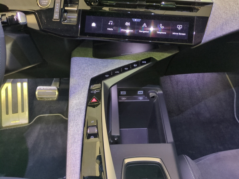 Photo 8 de l'offre de PEUGEOT 3008 HYBRID 136CH GT E-DCS6 à 33990€ chez Automobiles 25