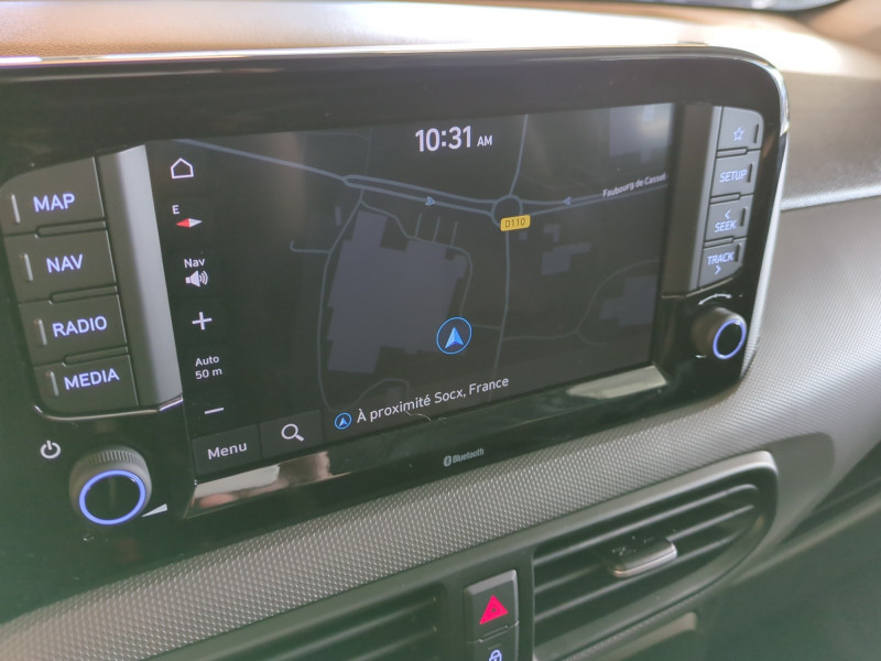 Photo 9 de l'offre de HYUNDAI I10 1.0 63CH ECO INTUITIVE BVR -22% à 15998€ chez Automobiles 25