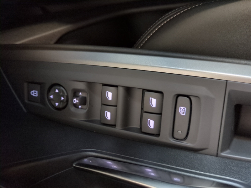 Photo 18 de l'offre de PEUGEOT 3008 1.2 HYBRID 145CH ALLURE E-DCS6 -27% à 31998€ chez Automobiles 25