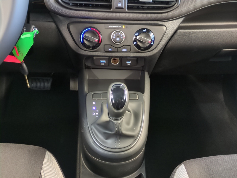 Photo 5 de l'offre de HYUNDAI I10 1.0 63CH ECO INTUITIVE BVR -22% à 16498€ chez Automobiles 25