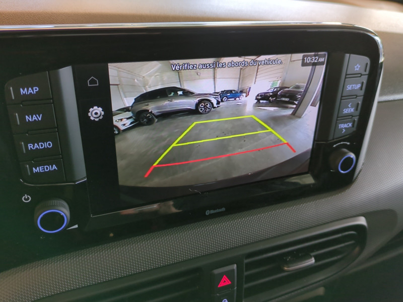 Photo 14 de l'offre de HYUNDAI I10 1.0 63CH ECO INTUITIVE BVR -22% à 15998€ chez Automobiles 25