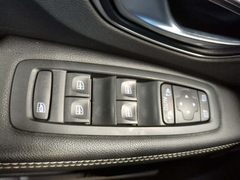 Photo 18 de l'offre de RENAULT GRAND SCENIC IV 1.7 BLUE DCI 120CH INTENS à 14990€ chez Automobiles 25