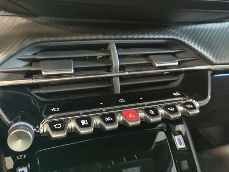 Photo 17 de l'offre de PEUGEOT 2008 1.2 HYBRID 145CH GT E-DCS6 -24% à 27998€ chez Automobiles 25